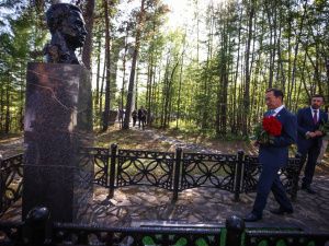 В Нерюнгри почтили память погибших при освоении Южно-Якутского угольного комплекса