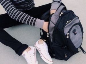  В Якутии у прохожего отобрали рюкзак с крупной суммой денег