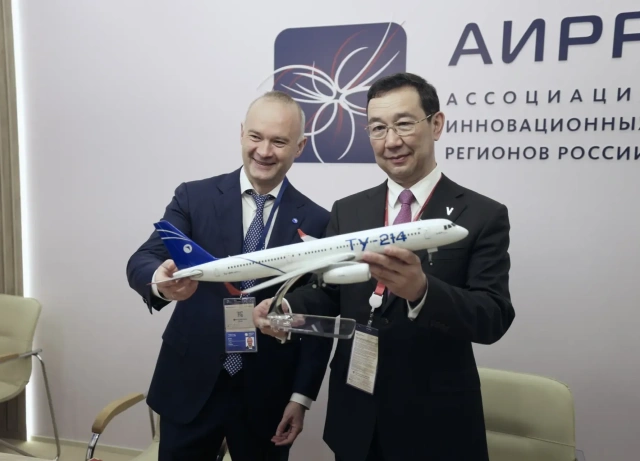ПМЭФ-2026: Правительство Якутии и ОАК подписали соглашение о намерениях на поставку самолетов SJ-100 и Ту-214