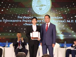 В Якутске вручили стипендию первого президента Михаила Николаева «Знанием победишь»