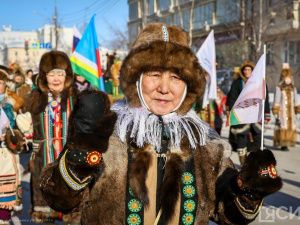 1700 человек прошлись в национальных костюмах по центру Якутска