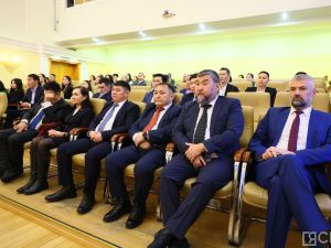 Работников жилищно-коммунального хозяйства и энергетики наградили в Якутии