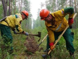 В Якутии прибудут еще 90 человек на тушение лесных пожаров
