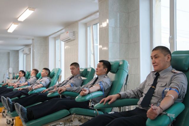 Сотрудники отдела по конвоированию приняли участие в добровольческой акции по сдаче крови 