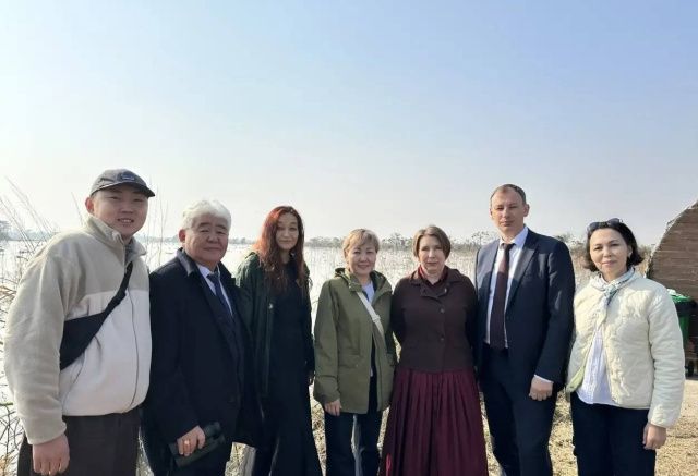 Зампред Балабкина устроила покатушки в Китай к стерхам