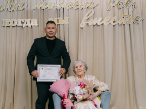 В Якутске поздравили ветерана Раису Микалаюнас со 100-летним юбилеем