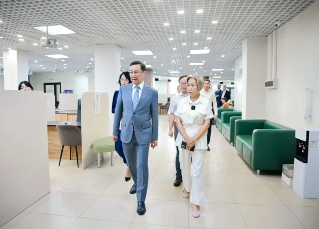 Айсен Николаев посетил филиал фонда «Защитники Отечества»