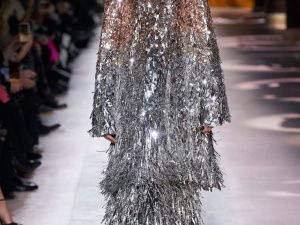 В чем встречать Новый 2024 год Дракона: цвета, тренды, аксессуары