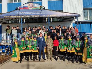 Герой России Николай Евдокимов встретился с учащимися школ Якутска и студентами Якутского промышленного техникума  