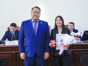 Альберт Семенов наградил лучших юристов городских предприятий