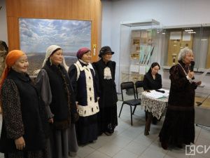 Якутские мастерицы воссоздали по фотографии роскошные наряды знатных дам начала XX века