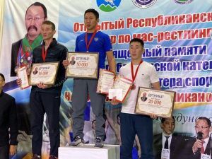 Чемпионы мира вошли в число призёров турнира памяти Николая Никанорова по мас-рестлингу