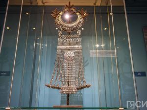 В НХМ Якутии открылась выставка всемирно известного художника-ювелира Александра Манжурьева