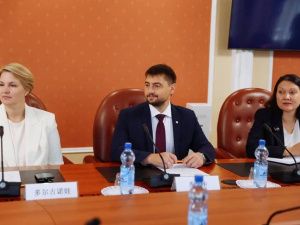 Строительство совмещенного моста через Амур обсудили губернатор Амурской области и губернатор китайской провинции Хэйлунцзян