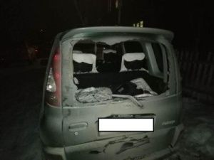 В Якутске пьяный автомобилист врезался в стоящий автомобиль и скрылся