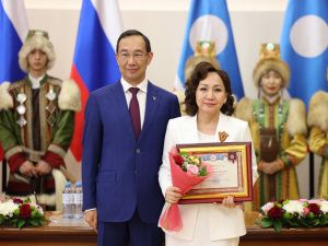 Айсен Николаев вручил 35 якутянам государственные награды