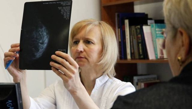 В Якутии начали премировать медработников первичного звена за выявление рака у пациентов