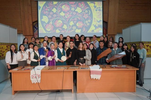 В Доме дружбы народов прошел семинар и мастер-класс по русскому фольклору «Живая Русь»