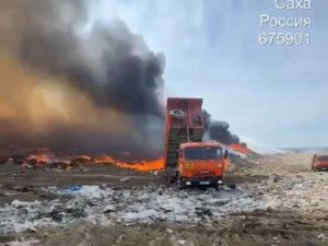 Пожар на свалке перекинулся на соседний участок
