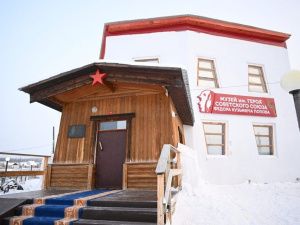 Айсен Николаев посетил музей имени Федора Попова