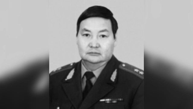 Айсен Николаев выразил соболезнования в связи с уходом из жизни экс-министра МВД Якутии Валерия Федорова