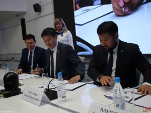 В Якутске погасили марки, посвящённые присвоению звания «Город трудовой доблести»