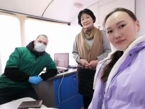 В селах Хангаласского района работает передвижной медицинский диагностический комплекс