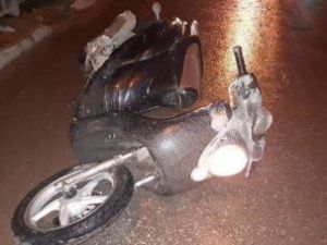 В Якутске устанавливают личность водителя скутера. Он находится в коме после ДТП