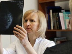 В Якутии начали премировать медработников первичного звена за выявление рака у пациентов