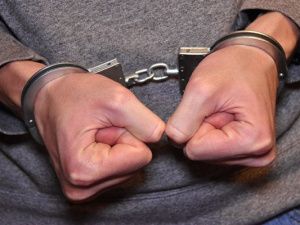 Житель Олекминска «заминировал» банк из-за долга в 999 рублей