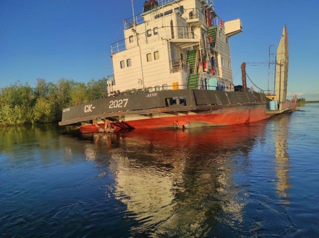 ЧП: На реке Алдан произошел разлив нефтепродуктов