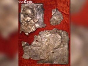 Музей якутской школы пополнился фрагментами иконы возрастом 850 лет