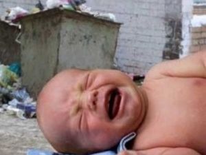 В Якутске задержана 21-летняя девушка, выбросившая младенца на помойку