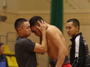 Айсиэн Мигалкин и Артем Ветров стали абсолютными чемпионами Якутии по мас-рестлингу