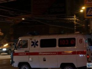 В Якутске прохожий избил мужчину на автобусной остановке и украл телефон