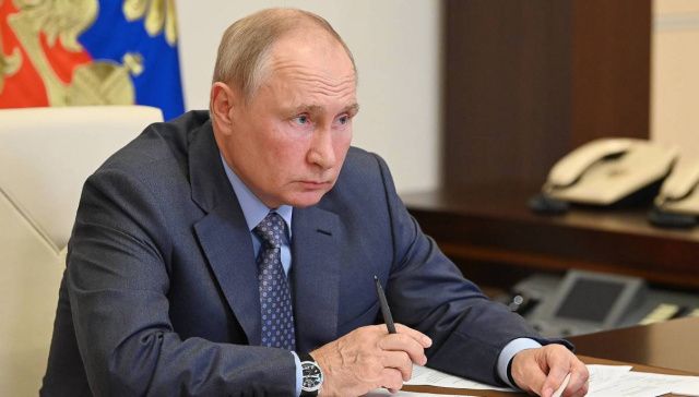 Путин сообщил, что должен перейти на самоизоляцию