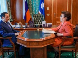 Айсен Николаев с Феодосией Габышевой обсудили вопросы законодательного обеспечения развития науки и родных языков