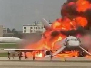 СК сообщил о 41 погибшем при пожаре самолета в Шереметьево! В самолет попала молния