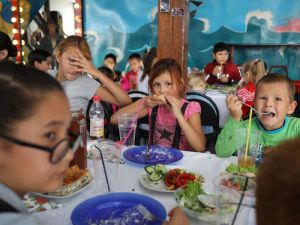 В социальной столовой прошла благотворительная акция «Собери ребенка в школу»