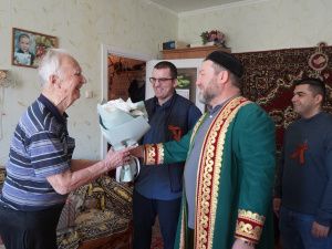 Сердечные поздравления ребенку войны от национальных общин Якутии