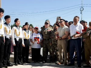 В городе Якутске возложили цветы к памятнику ветеранам боевых действий