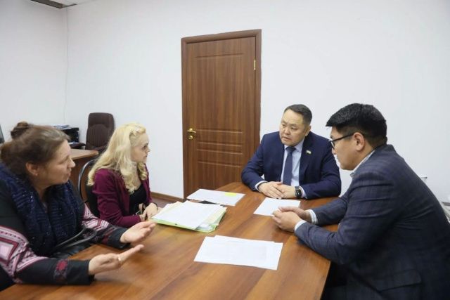 Альберт Семенов провел прием жителей Сайсарского округа 