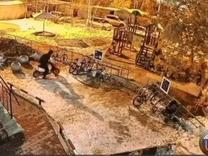 В Якутске полиция задержала 19-летнего местного жителя по подозрению в грабеже мопеда