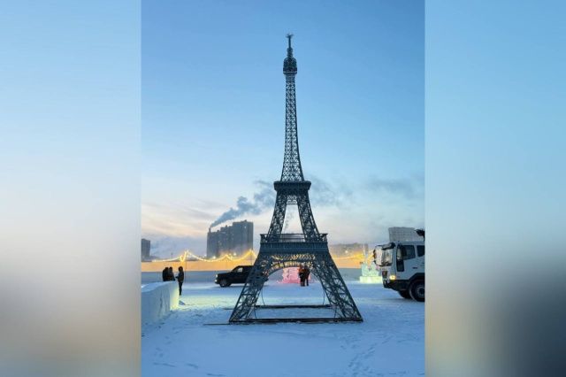 Фотофакт: Эйфелева башня украсила Сайсарское озеро 