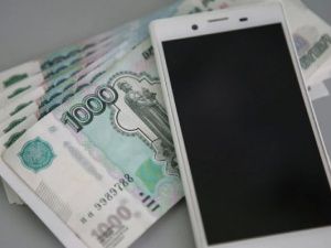 22-летний работник салона сотовой связи похитил деньги у пенсионерки