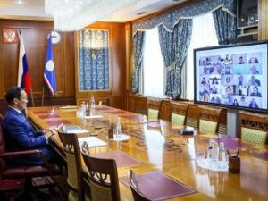 Айсен Николаев поручил рассмотреть возможность установления налоговых льгот для предпринимателей и в 2023 году