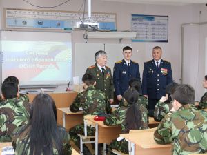 Сотрудники и ветераны УИС участвуют в военно-патриотических мероприятиях в школах республики