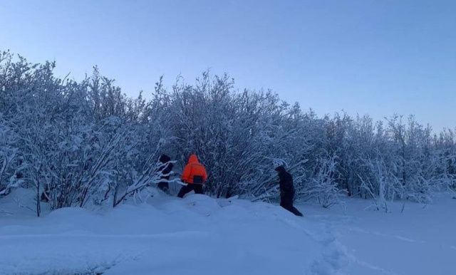 На реке Колыме ищут тело утонувшего рыбака — спасательная операция продолжается