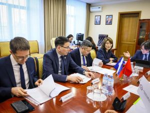 Джулустан Борисов провел переговоры с китайскими партнерами по вопросу создания нового транспортного коридора между Якутией и провинцией Хэйлунцзян