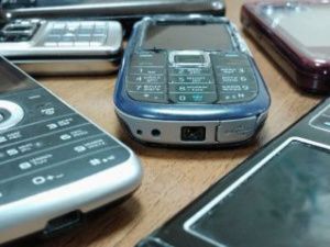 70-летний житель Якутска похитил у знакомых два телефона и скрылся